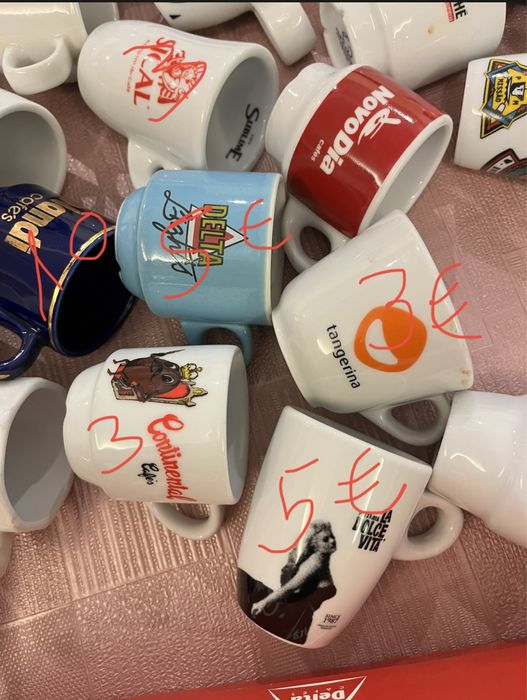 Chávenas marcas de cafés estão impecáveis