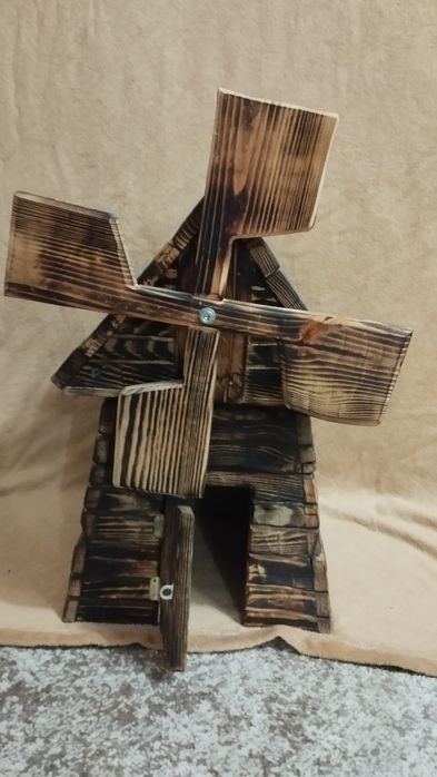 Декоративний дерев'яний млин ручної роботи