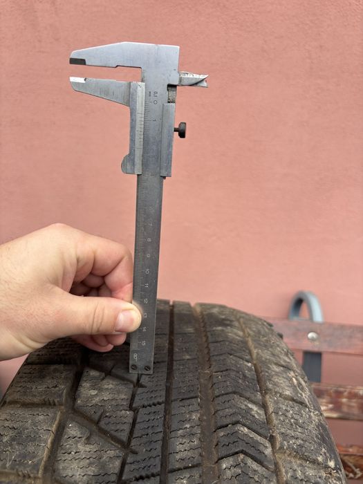 Резина зима Bridgestone 245 45 R17