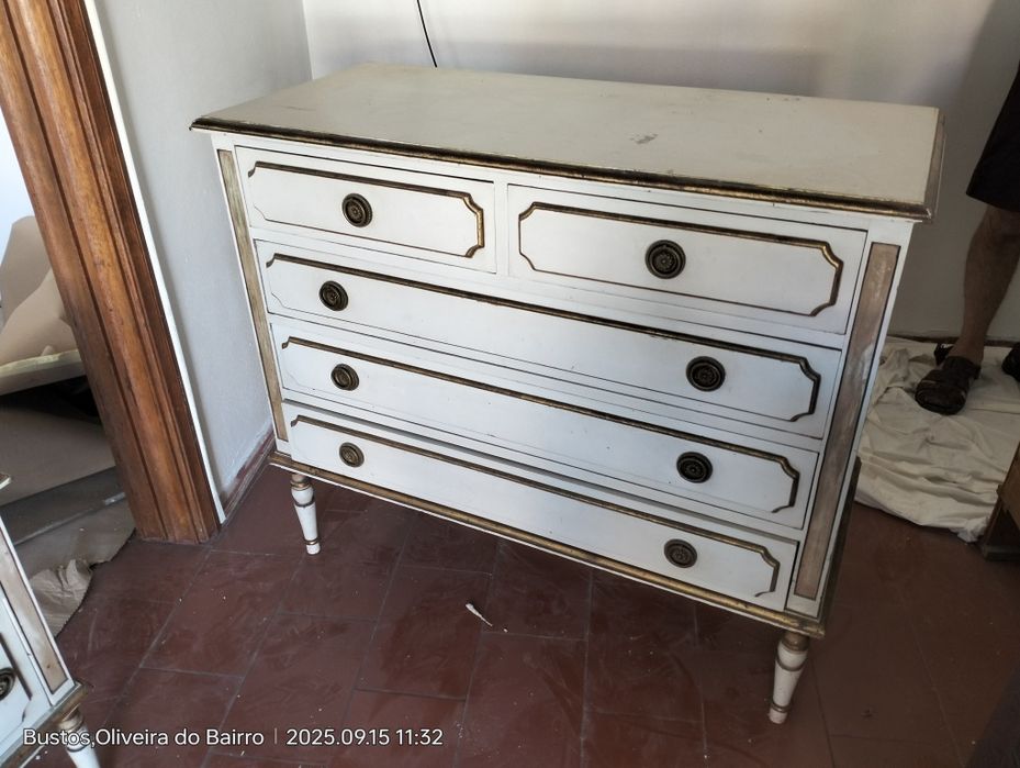 Cómoda madeira antiga