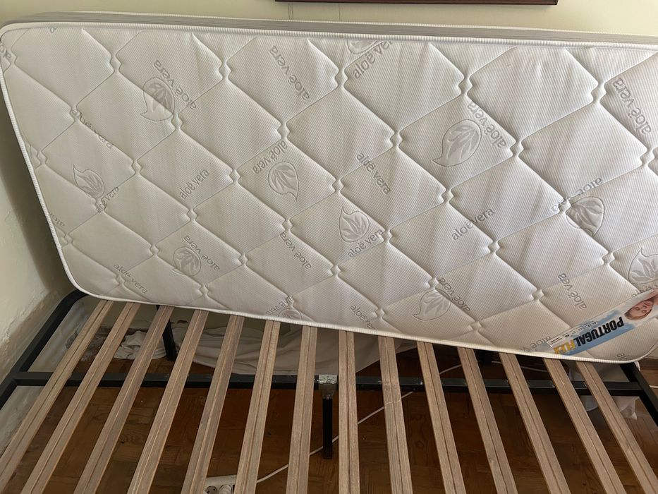 Cama com colchão