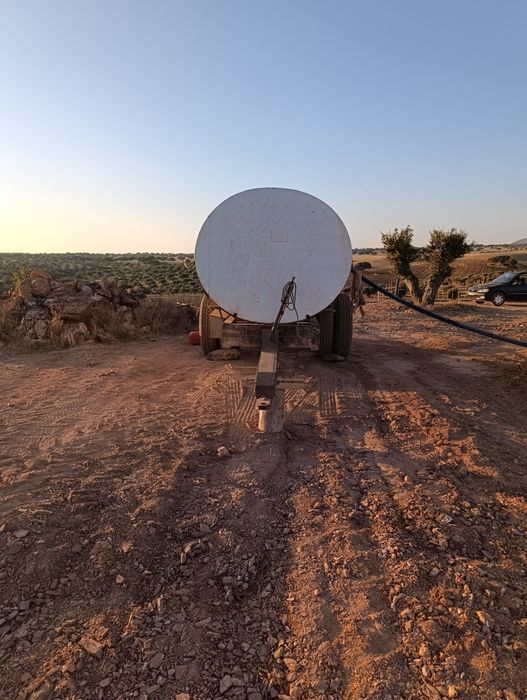 Vende-se cisterna de 6.000 litros