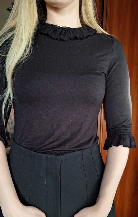 Czarna dopasowana bluzka