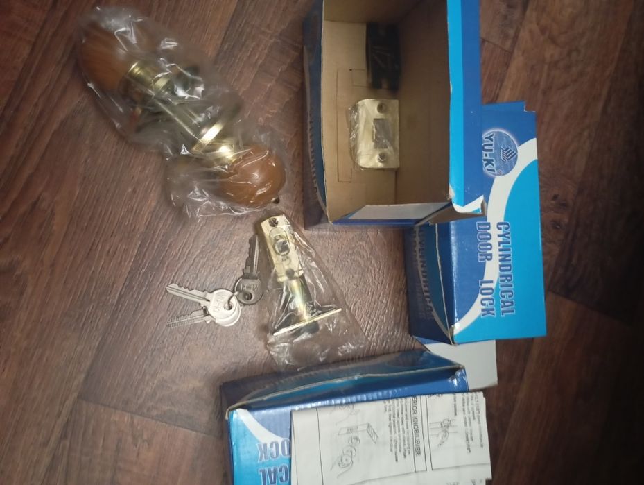Продам дверні ручки