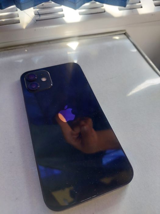 Iphone 12 stan  bardzo dobry.