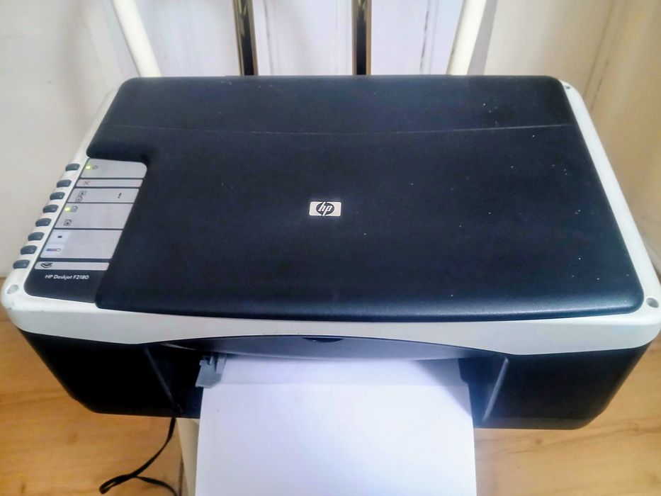 Impressora Multifunções HP Deskjet F2180 c/tinteiros e a funcionar bem