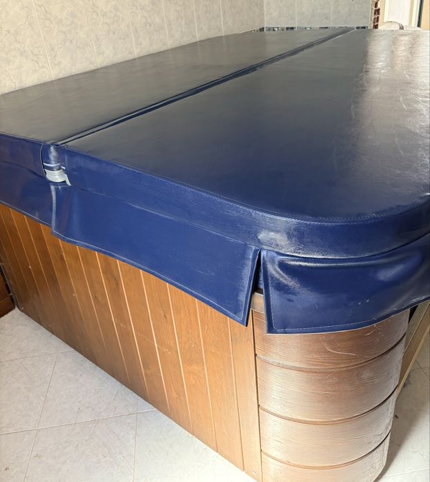 Excellente original Jacuzzi / Wirlpool  com pouco uso - com cobertura