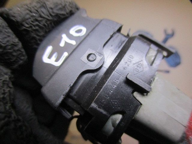 Comando / botão / interruptor vidros frente esquerdo RENAULT Megane II