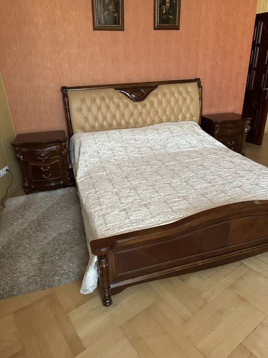 Спальня з натурального дерева