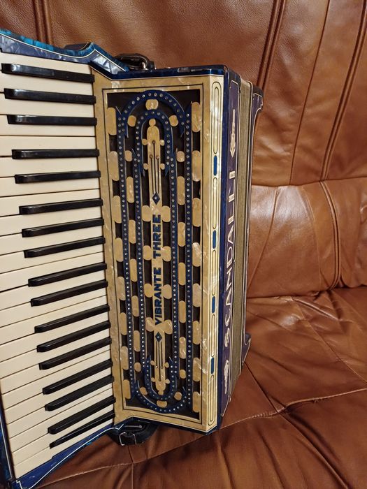 Akordeon scandalli vibrante three