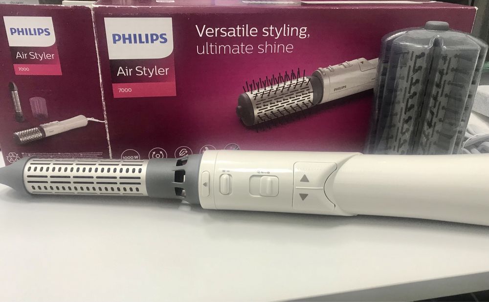 Фен- щетка Philips bha710