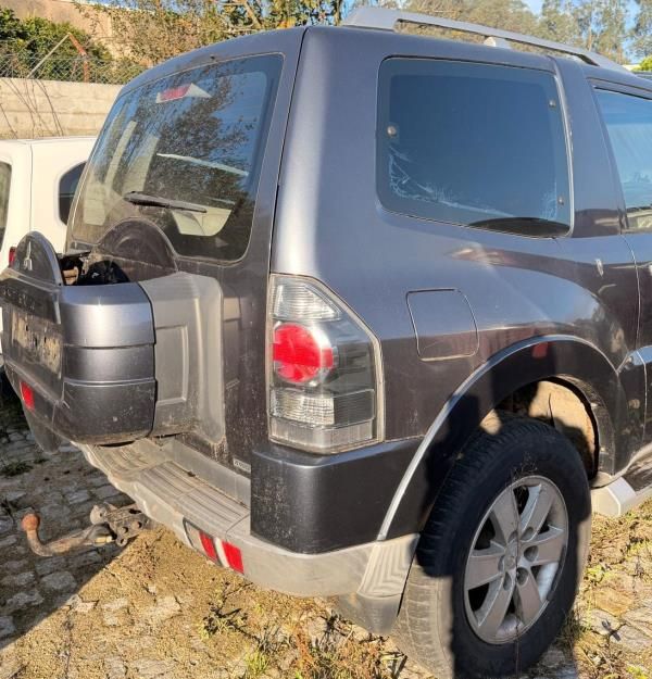 Pára-choques trás MITSUBISHI Pajero IV Van (V80, V90, V8_V)