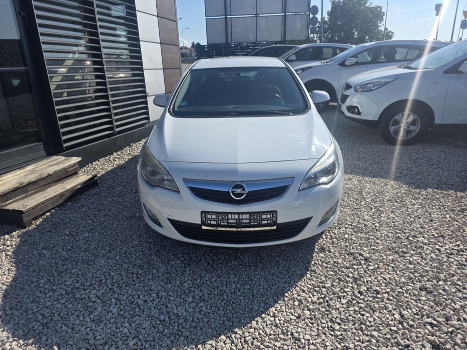 Sprzedam opla astra z silnikem 1.6B 105km