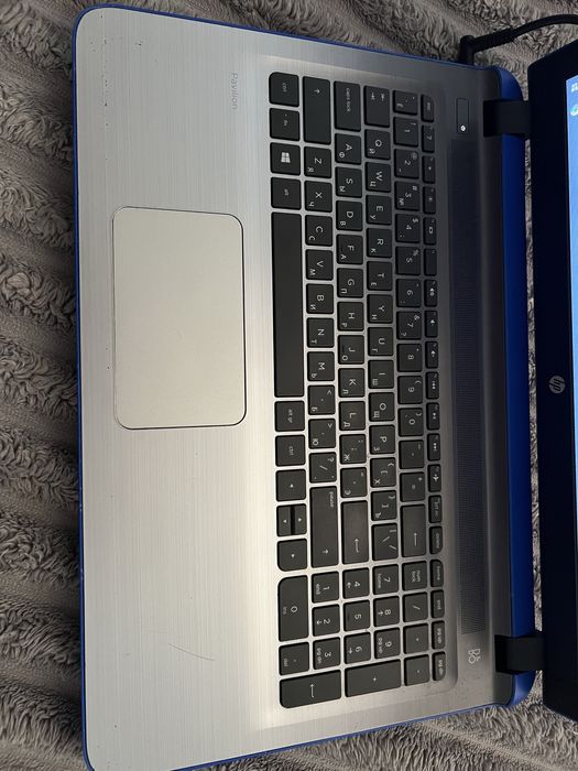 Ноутбук HP Pavilion 15 / AMD A10 Radeon R8 / 4GB RAM / Windows 10