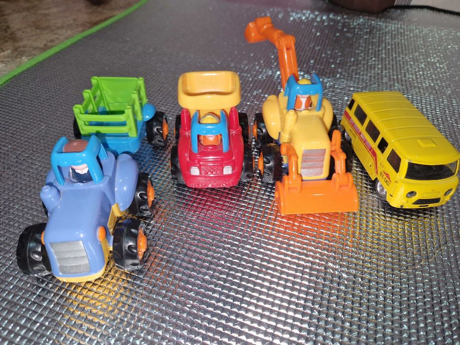 Іграшковий транспорт