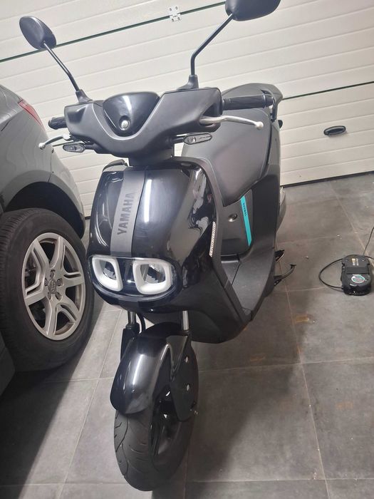 Yamaha NEOS scooter eléctrica