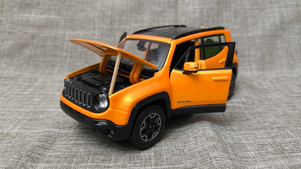 Машинка Jeep Renegade 2017 1/24 Maisto