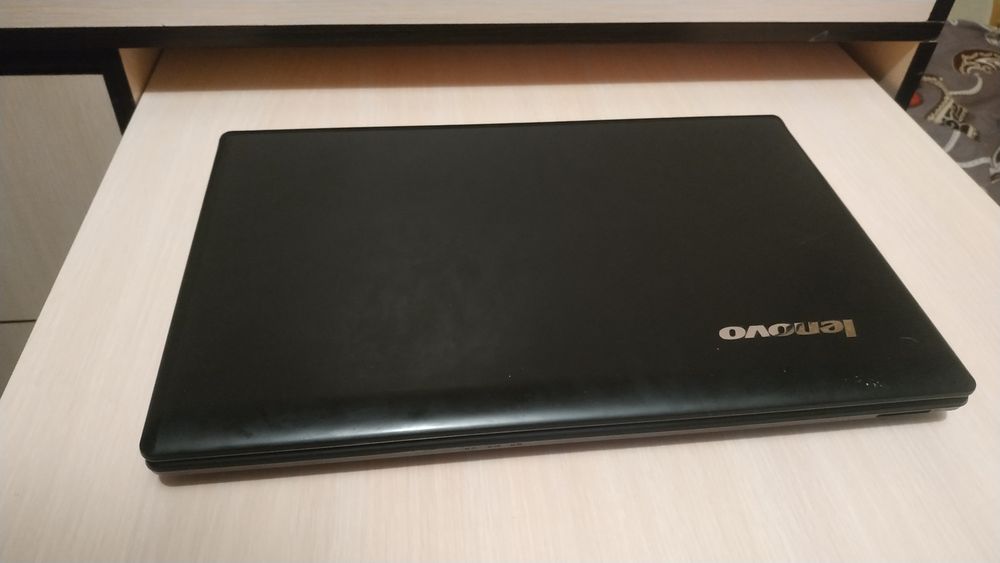 Комплектний ноутбук Lenovo G585 на запчастини