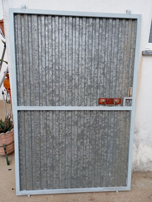 Portão de correr forrado a chapa