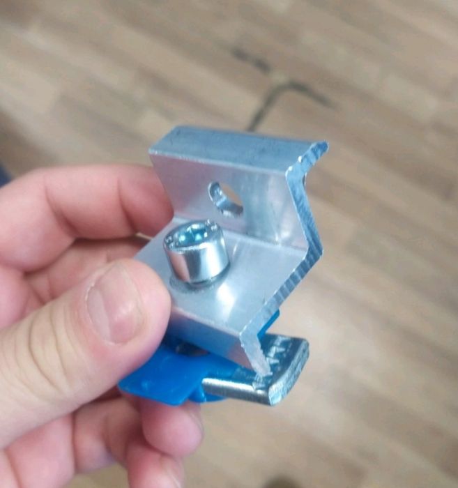 Кріплення кінцеве крайнє для сонячних панелей - 30 / 35 / 40 панелі