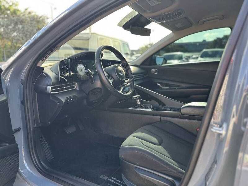 2022 Hyundai Elantra SEL