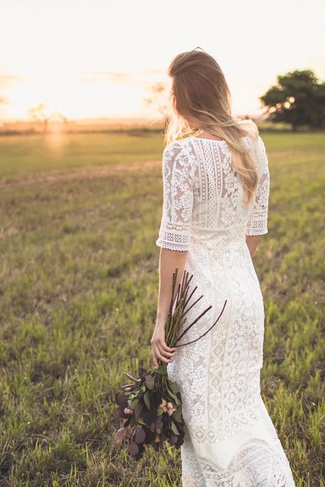 Suknia ślubna klasyczna na lato z koronki długa