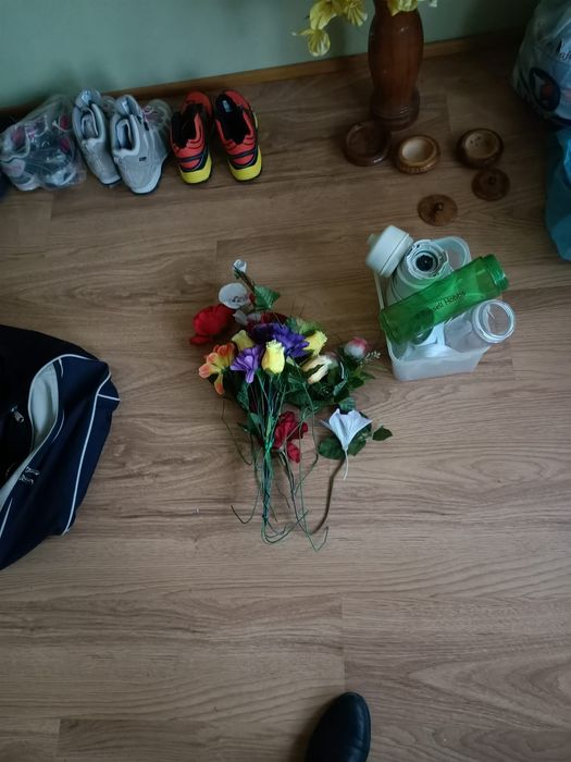 Kwiaty sztuczne wazon termos blender piłka torby podróżne