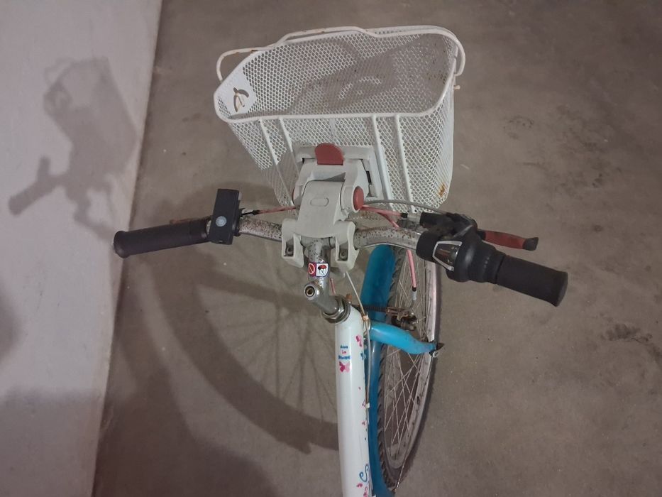 Vendo bicicleta  menina  b'twin