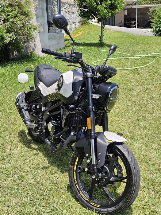 Mota 125 Benelli Leoncino ainda na garantia