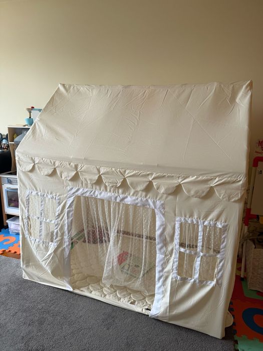 Tenda de brincar para crianças dos 3 aos 13 com tapete e luzes