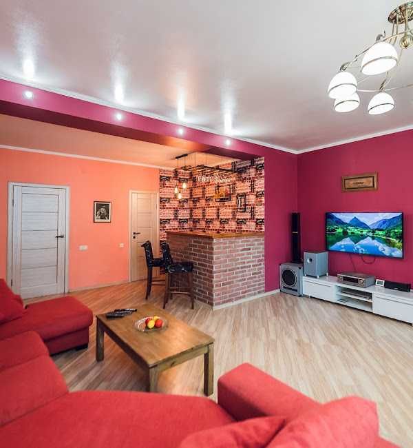 77 Будинок в парку "Сирецький Гай " басейн мангал музика альтанка