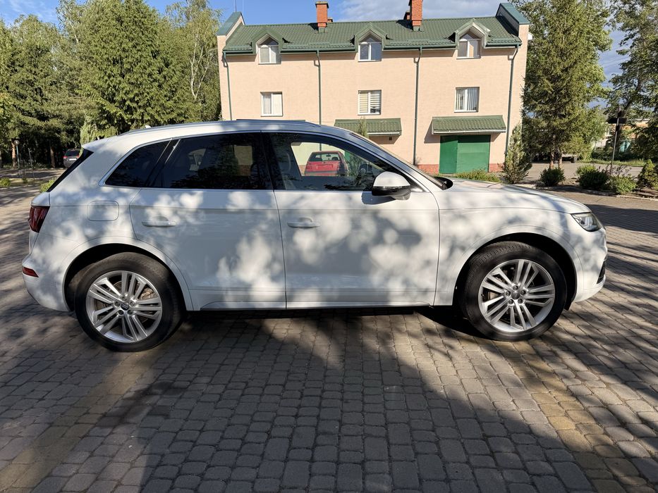 Audi Q5 2018 року 2.0-бензин