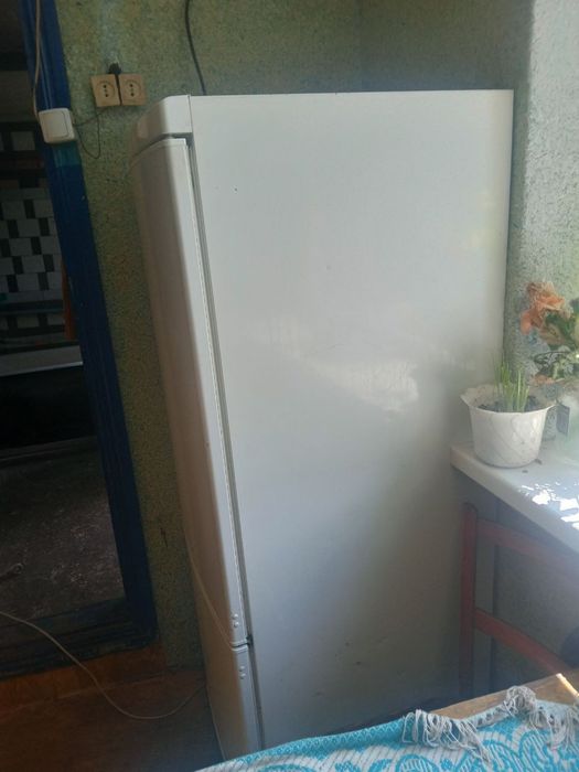 Холодильник бош продається