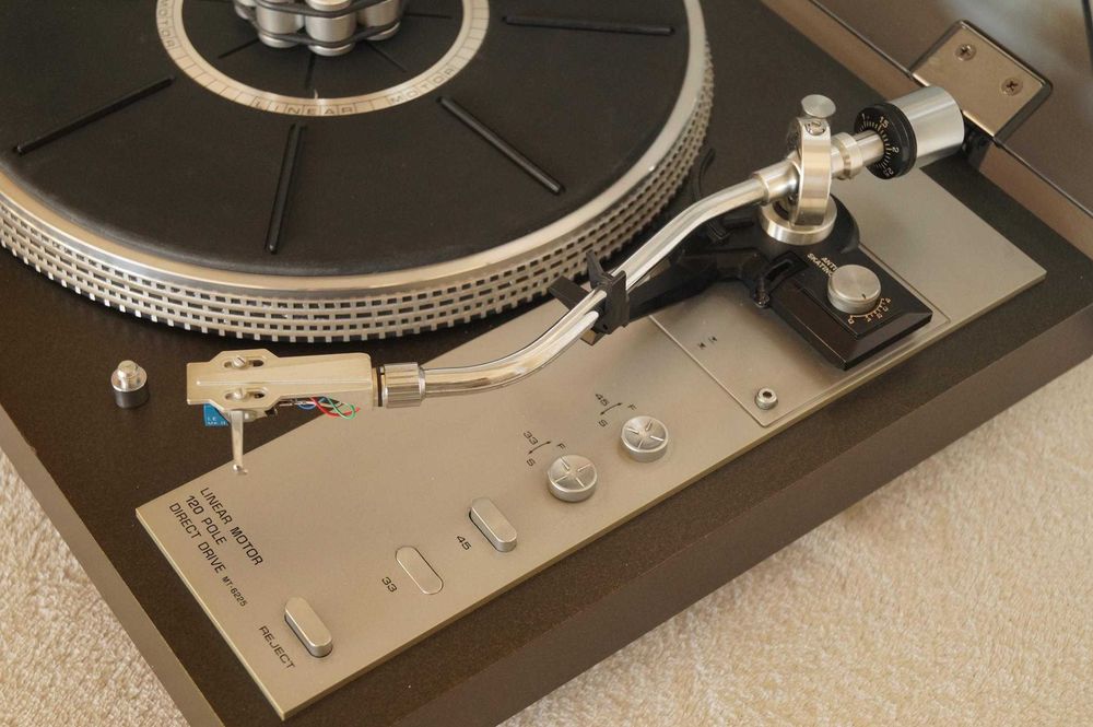 gramofon Fisher MT- 6225