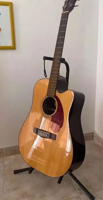 Guitarra semi-acústica FENDER