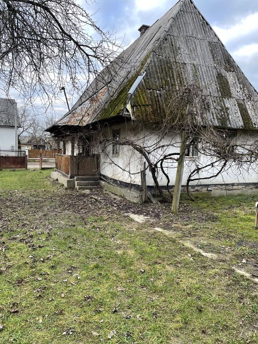 Продається  старий будинок з земельною ділянкою