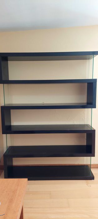 Móvel estante preto