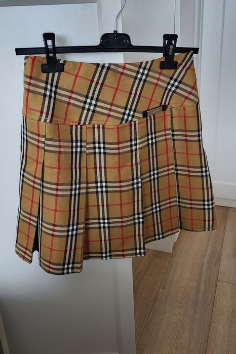 Spódnica w kratkę w stylu Burberry
