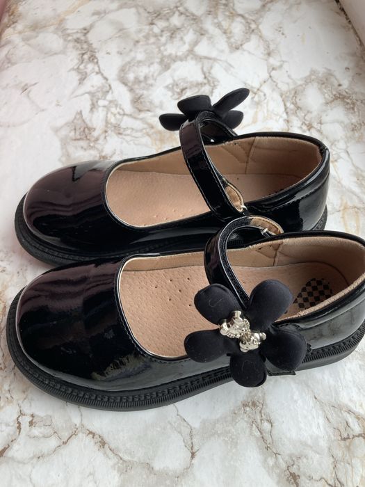 Дитячі лаковані туфлі