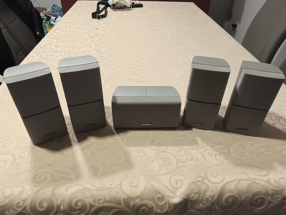 Bose cinco satelites