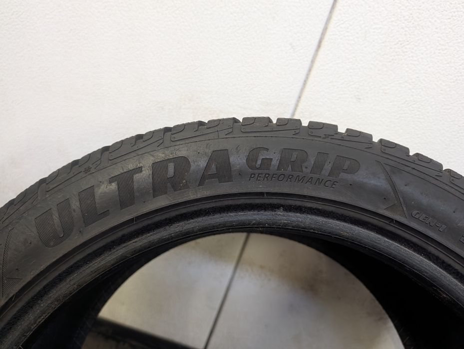Opony zimowe Goodyear 235/45r17 18r6,8mm