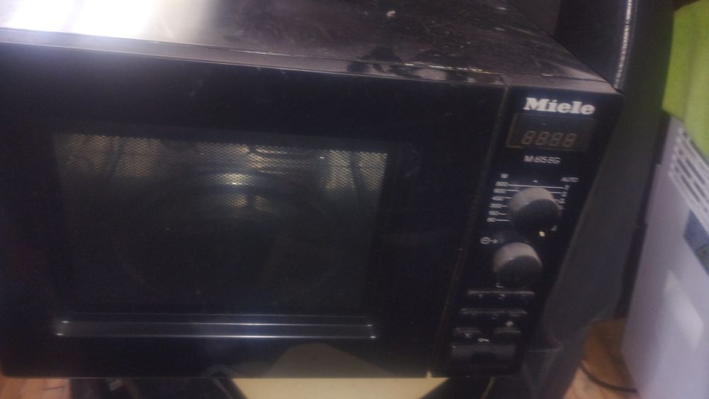 Продам  микроволновку Miele
