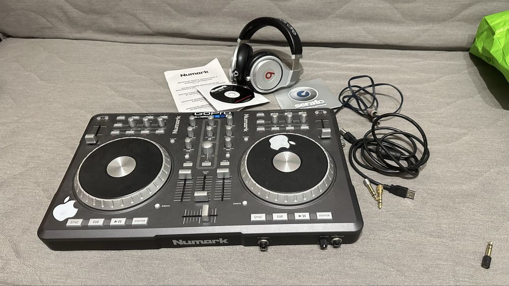 Mesa de mistura Numark64751075513219121