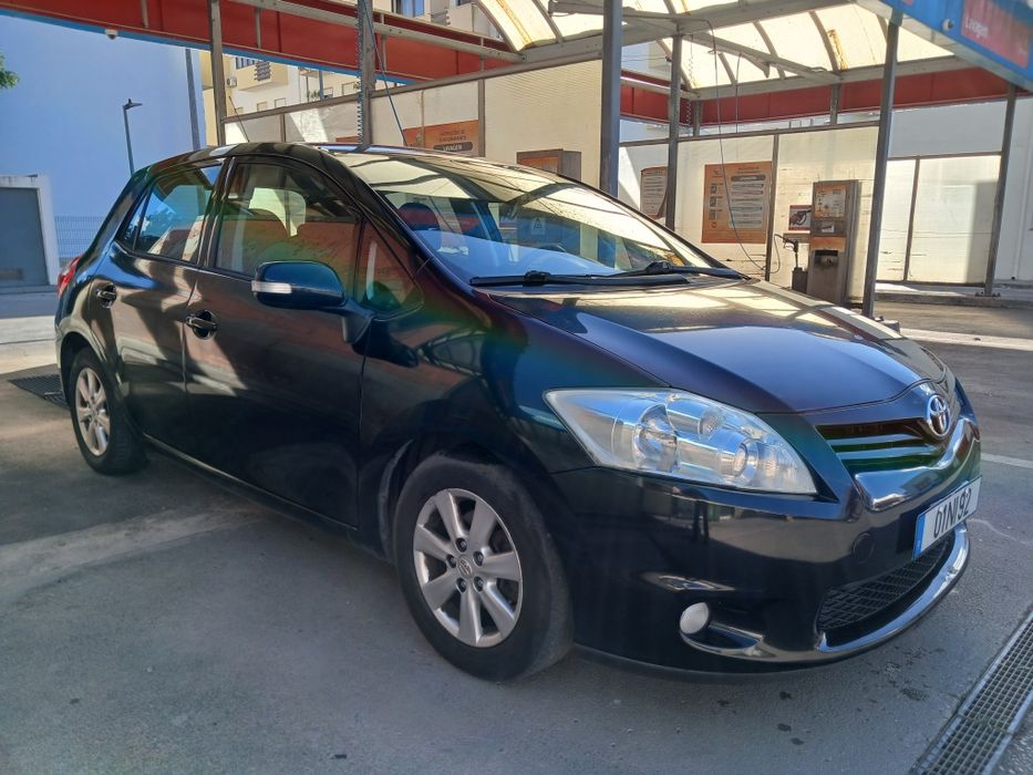 Toyota Auris 1.4 D-4D 2011 — photo 2