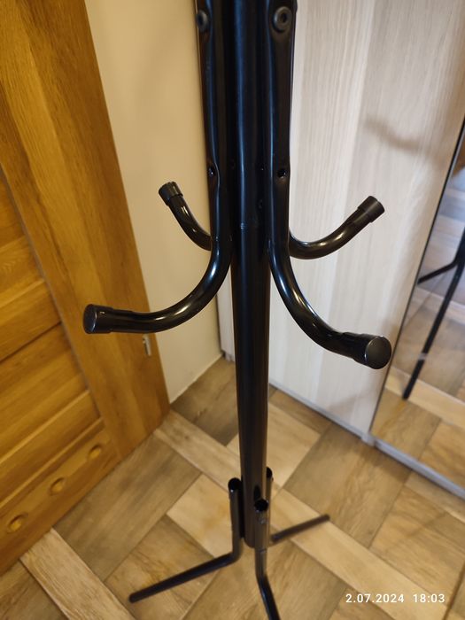 Nowy czarny wieszak organizer na ubrania stojący