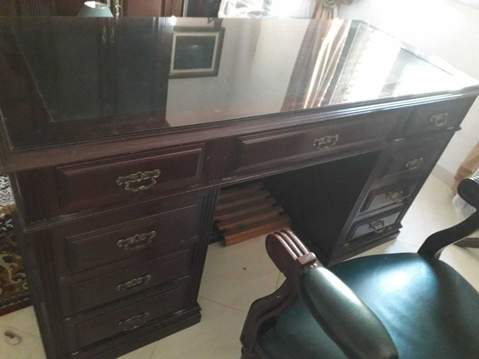Mobiliário de Escritório em Mogno