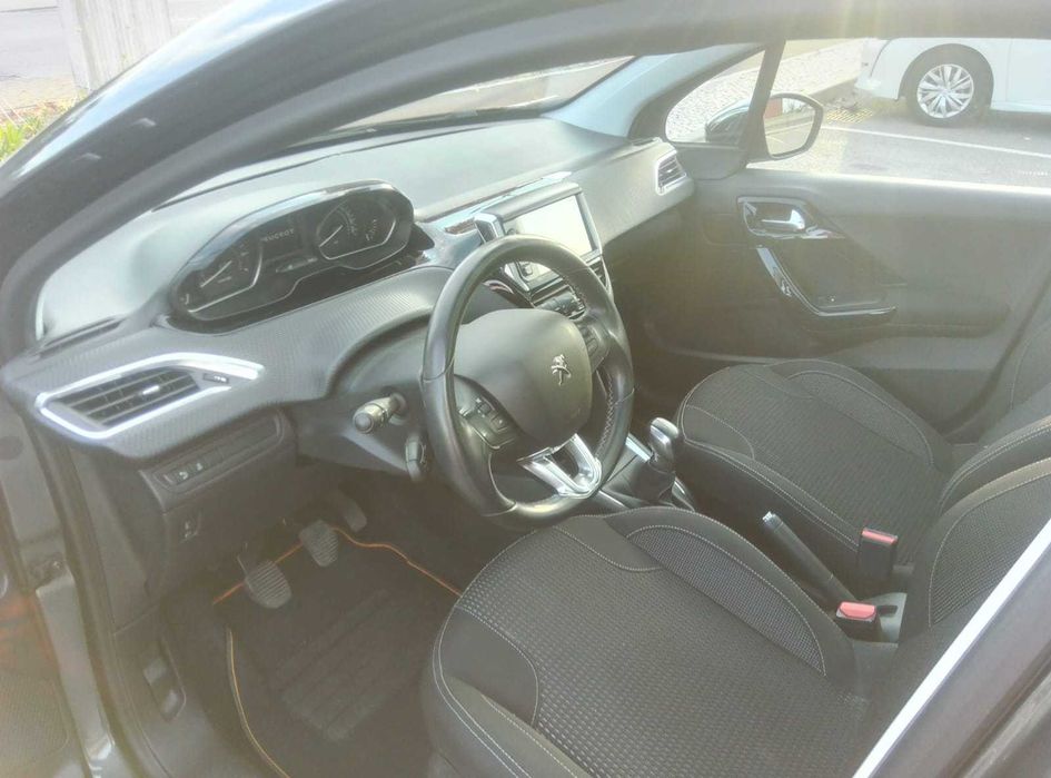 Peugeot 208 1.2 Puretech 82cv BVM5 Allure