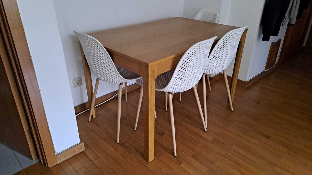 Conjuto Mesa Extensível Madeira + Cadeiras