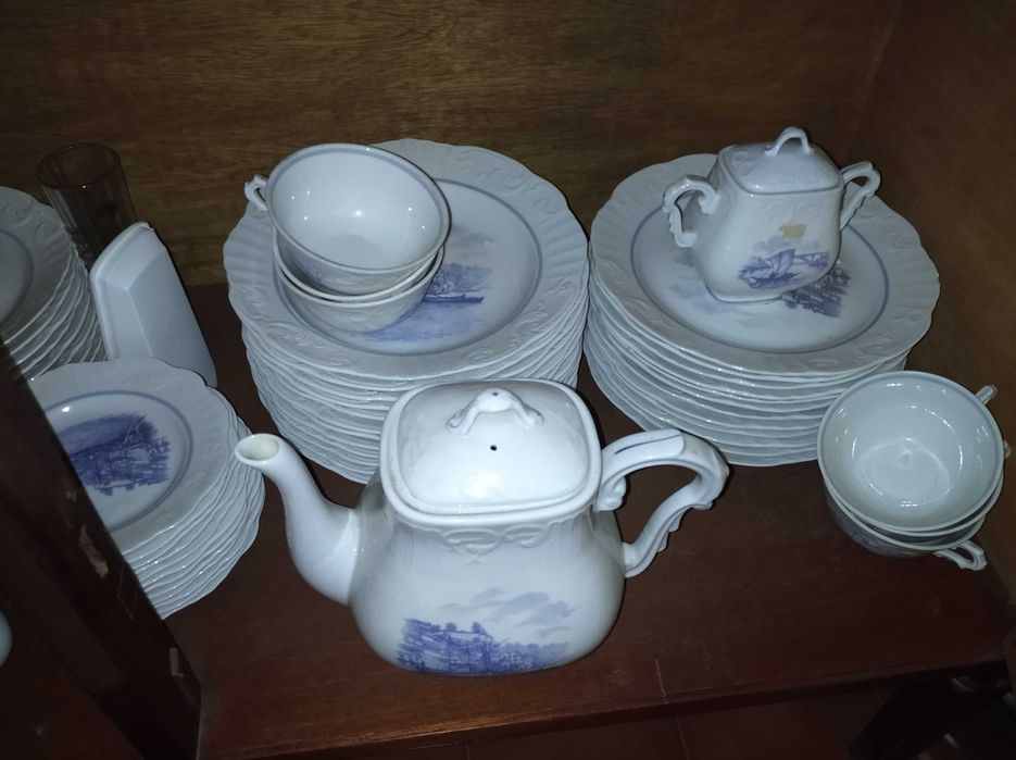 Conjunto de Loica /Porcelana de Vista alegre antigo