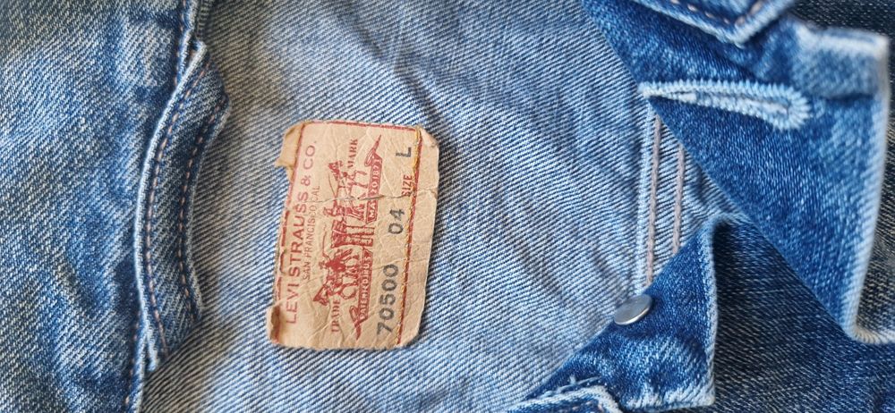 Levis  L.      .